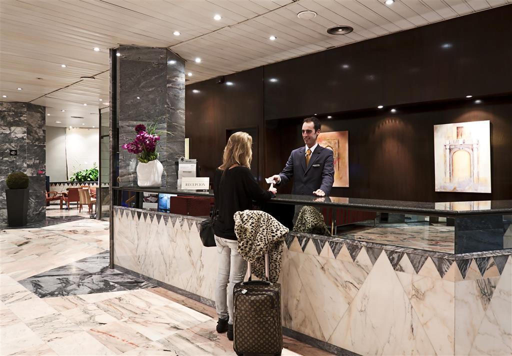 Catalonia Giralda Hotel 4*
