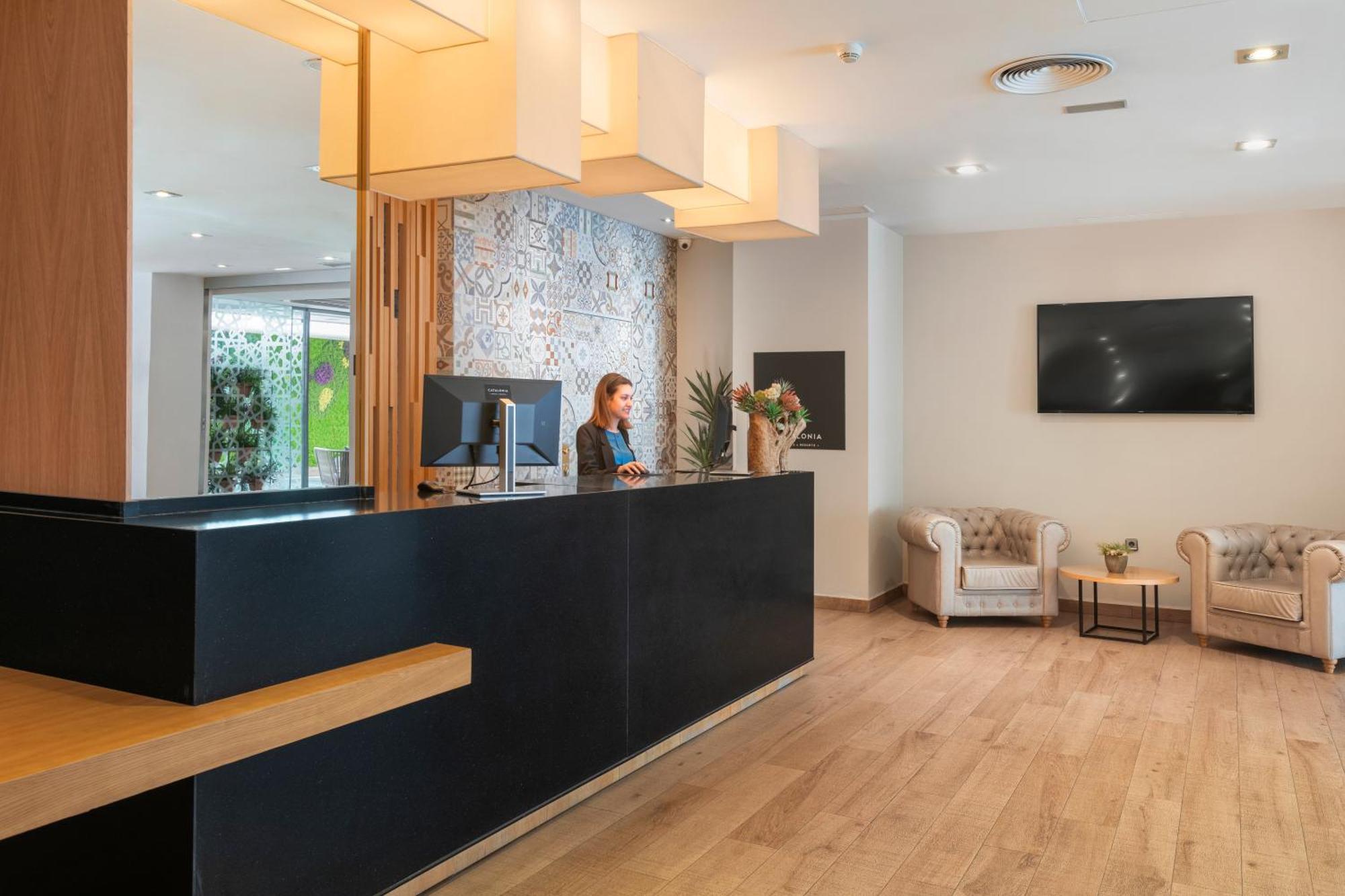 Hotel Catalonia Giralda 4*