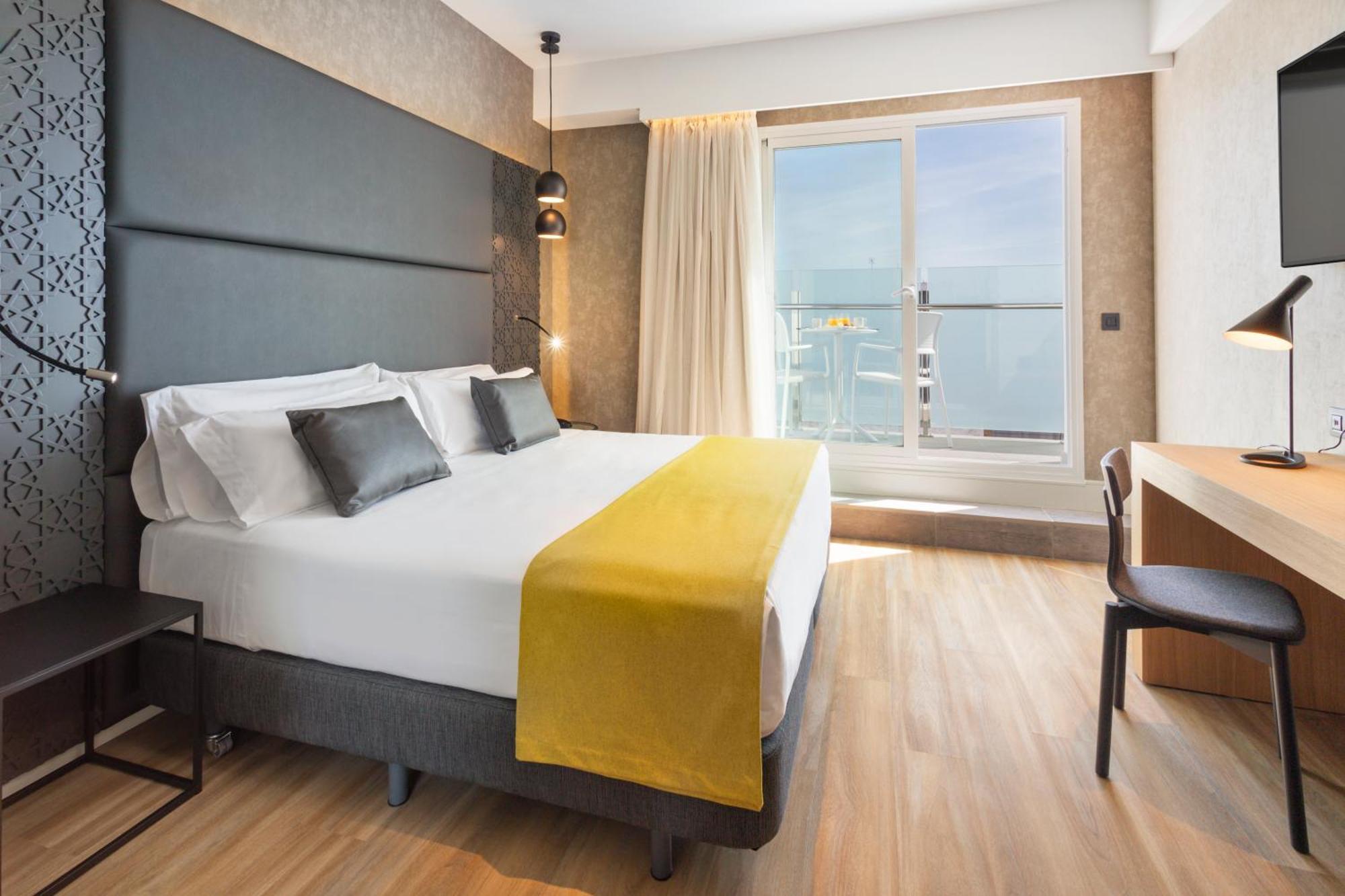 Hotel Catalonia Giralda 4*