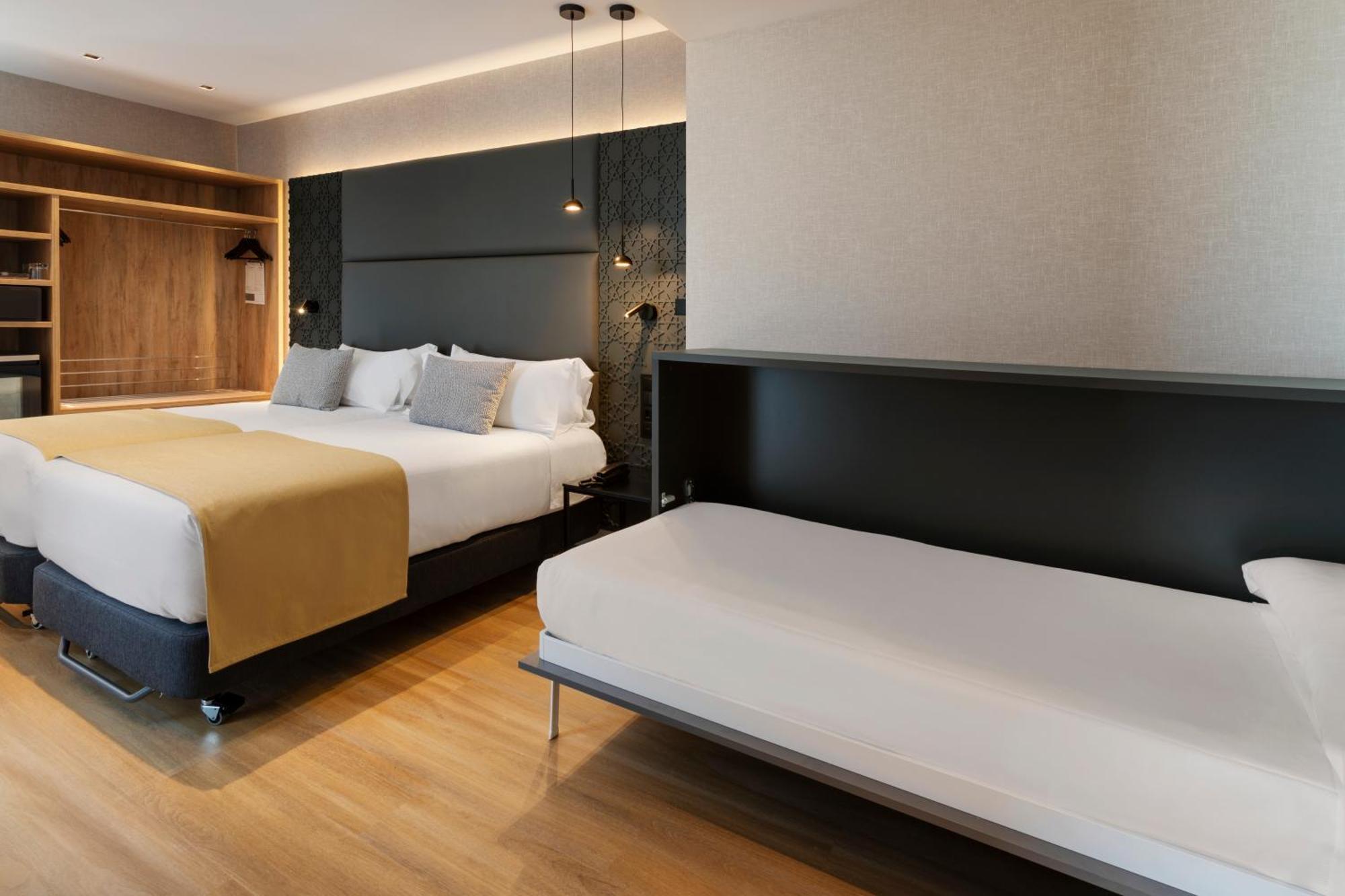 Catalonia Giralda Hotel 4*