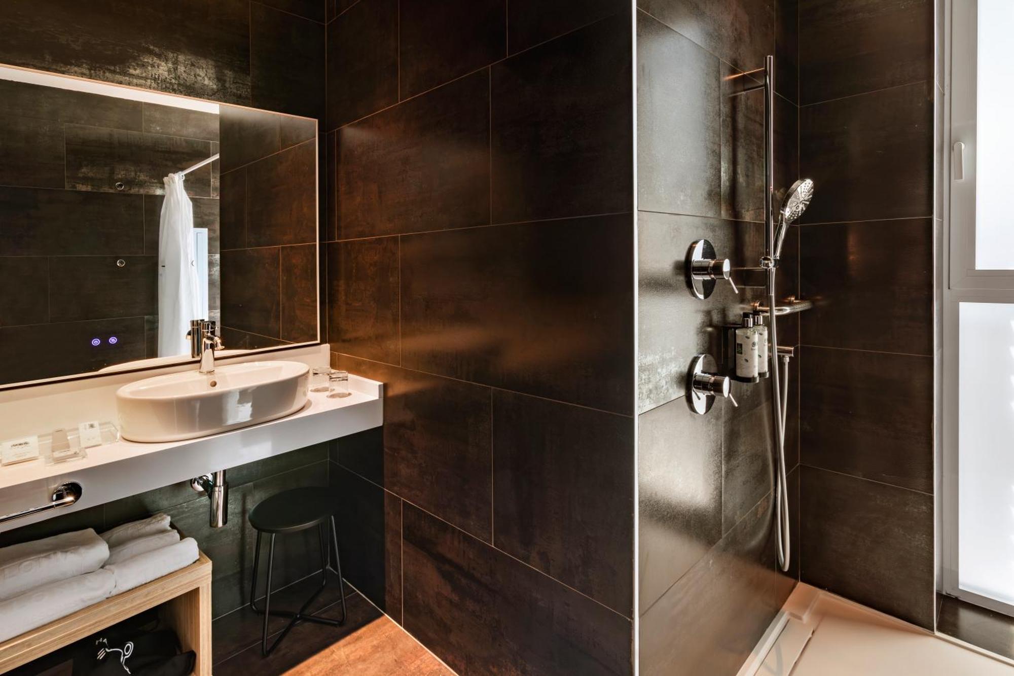 Hotel Catalonia Giralda 4*