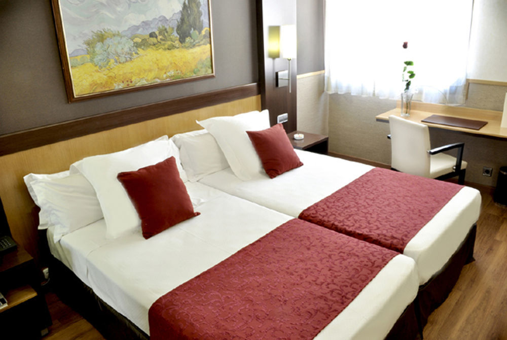 Hotel Catalonia Giralda 4*