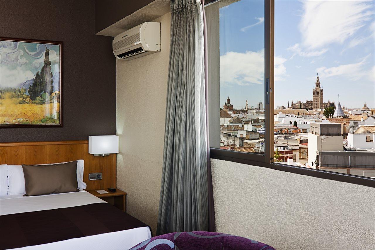Hotel Catalonia Giralda 4*
