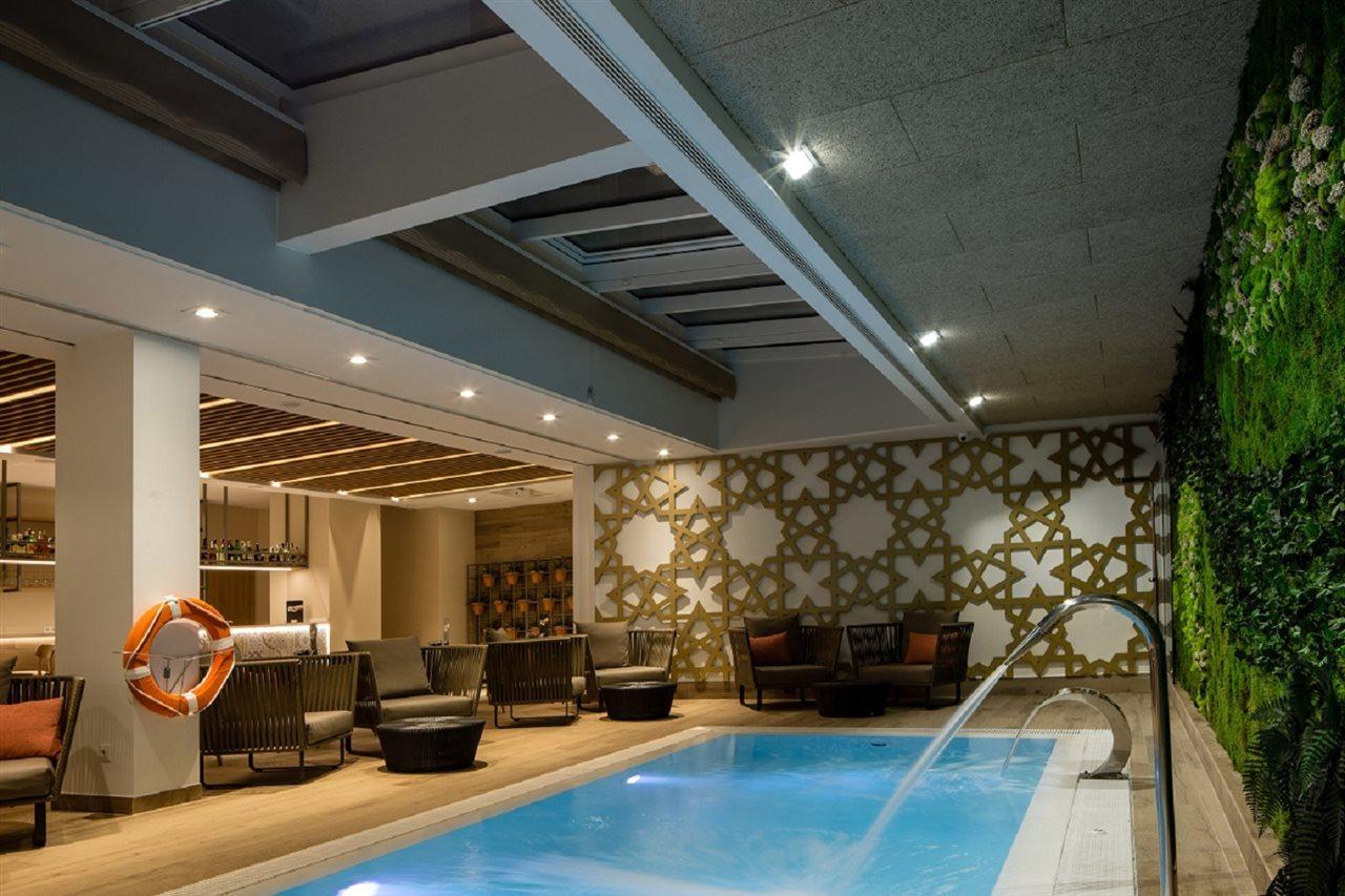 Catalonia Giralda Hotel 4*
