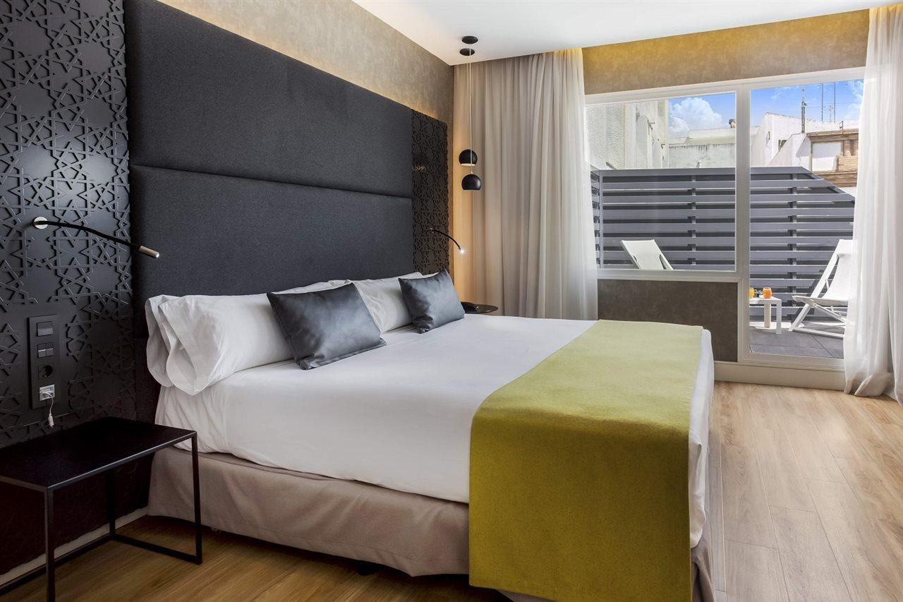 Hotel Catalonia Giralda 4*